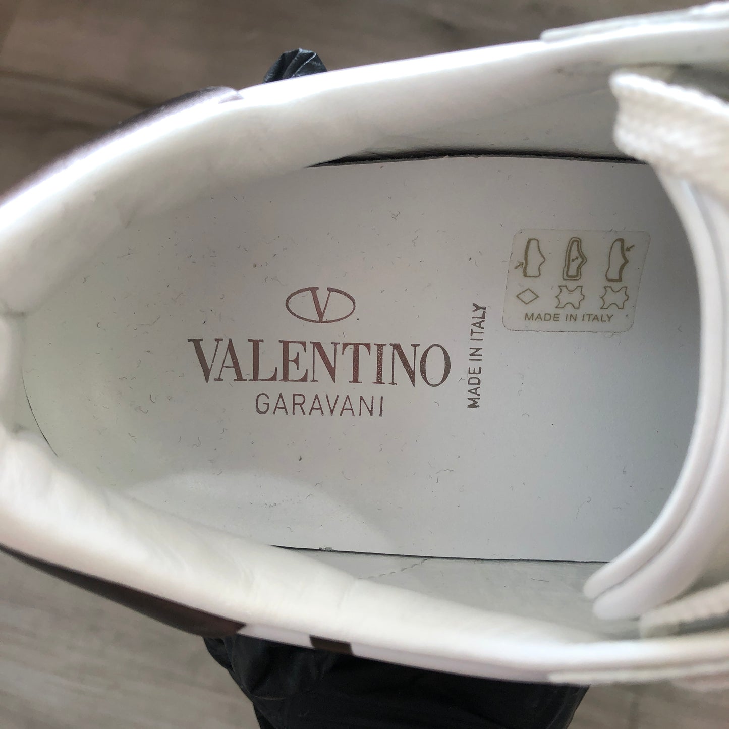 Valentino Logo Print Low Top Leather Sneakers Size 38.5 White