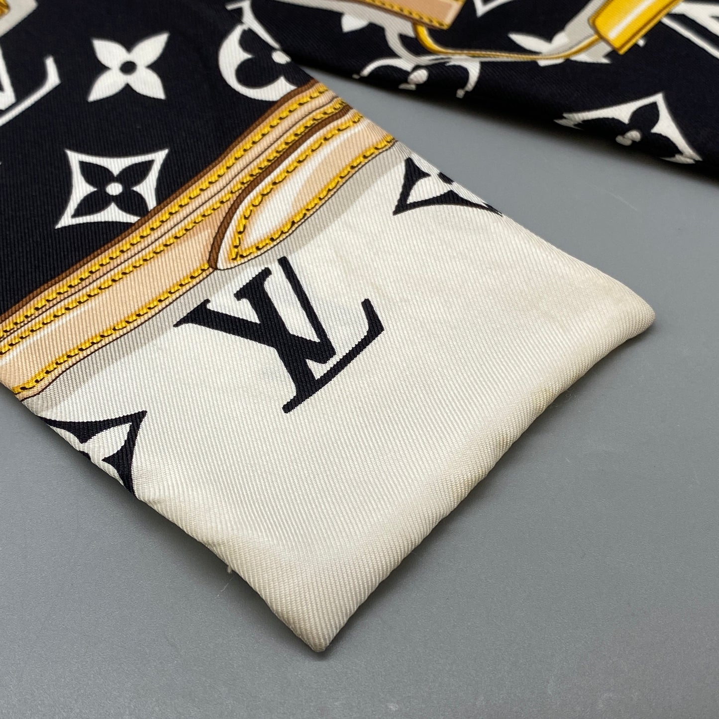 Louis Vuitton Monogram Silk Bandeau Scarf 7.5*116cm Black/White