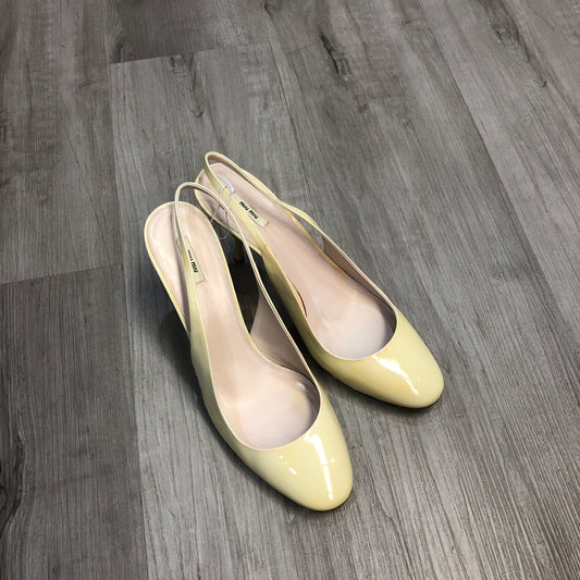 Miu Miu Women’s Patent Leather Slingback Pumps 39 cream