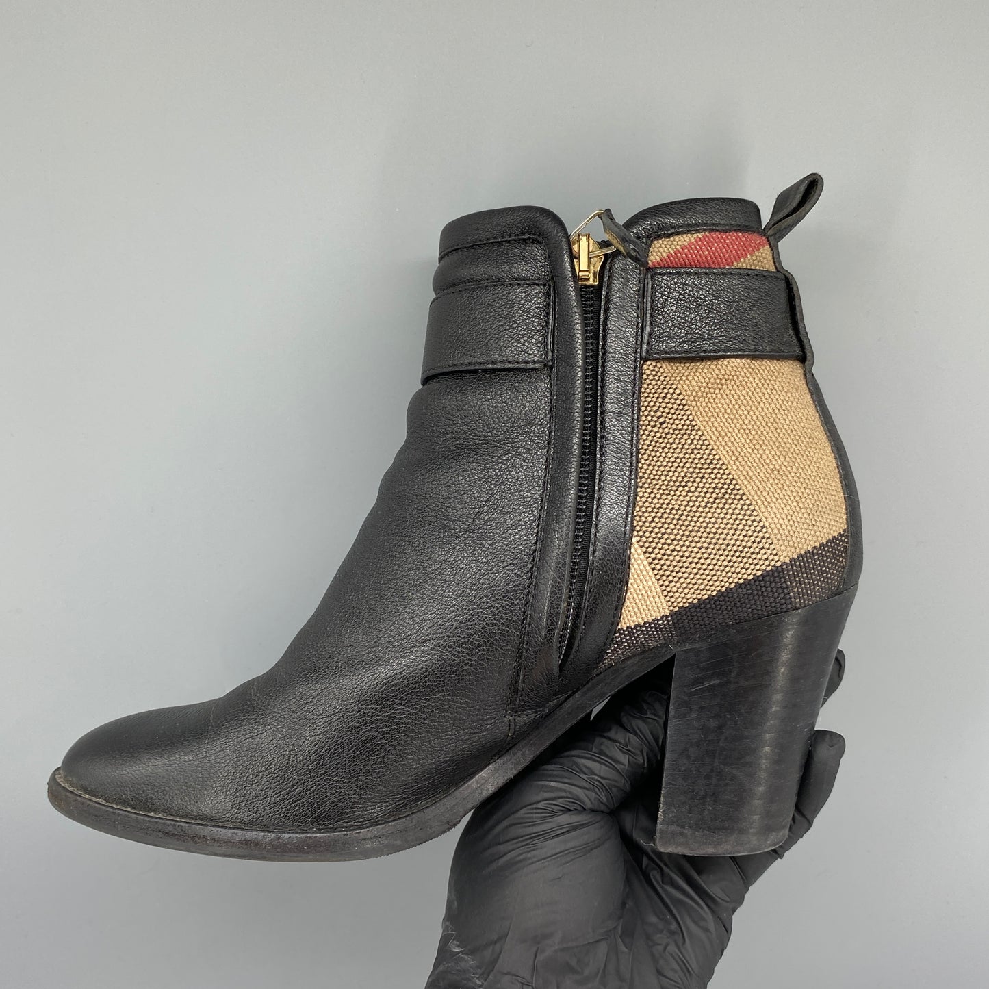 Burberry Women's Ankle Boots Size 36 Black & Beige