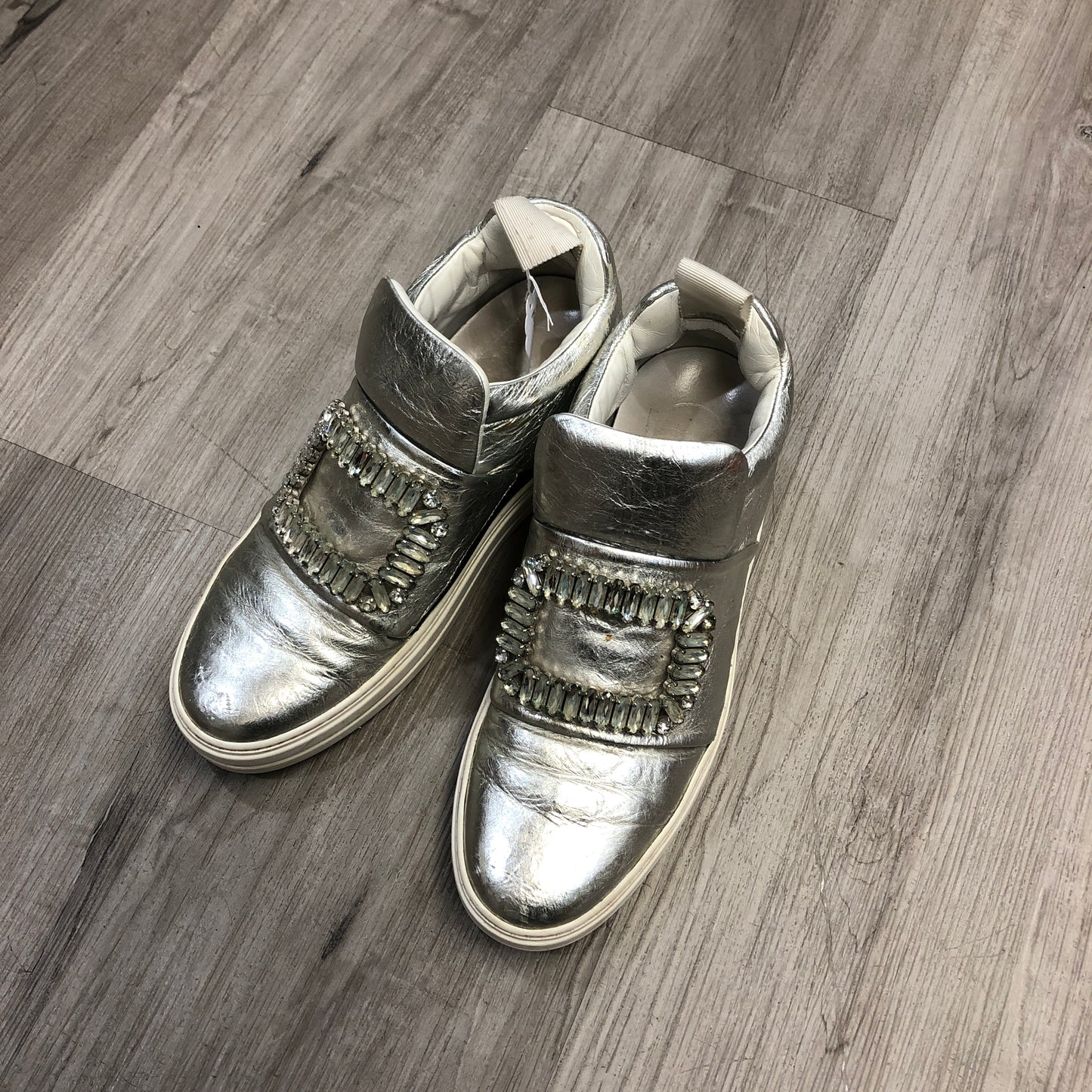 Roger Vivier Women's Strass Buckle Metallic Leather Low Top Sneaker Shoes 35.5 Silver