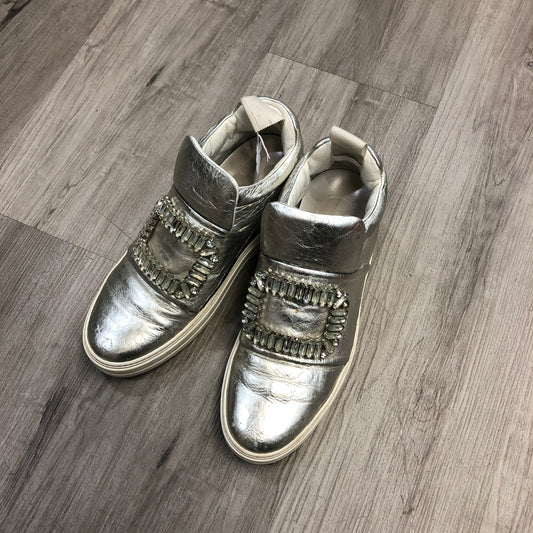 Roger Vivier Women's Strass Buckle Metallic Leather Low Top Sneaker Shoes 35.5 Silver