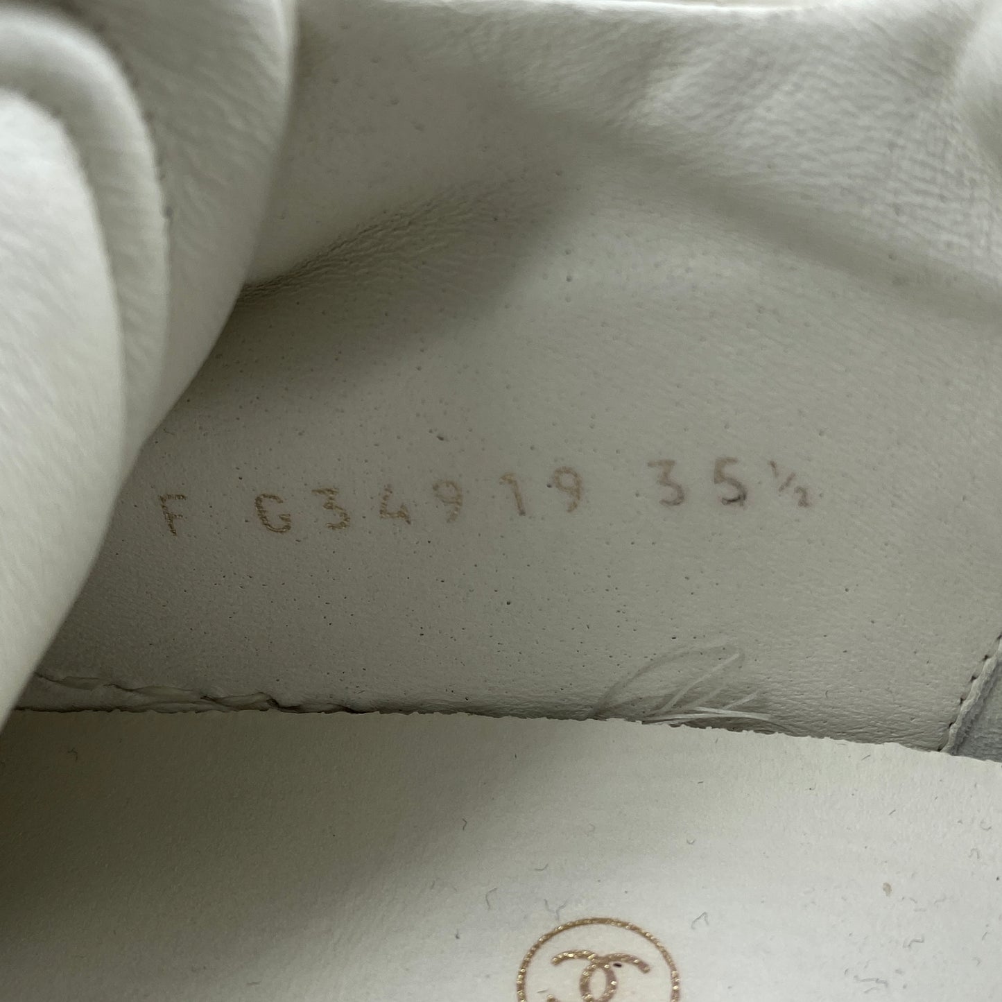 Chanel Women‘s White Bow Sneakers Size 35.5