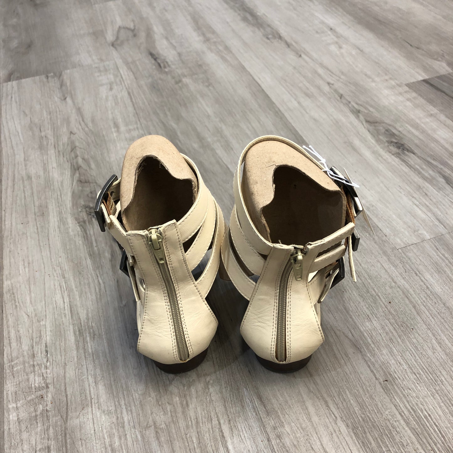 Fendi Women’s Strappy Ankle-Cuff Heeled Sandals 39 cream