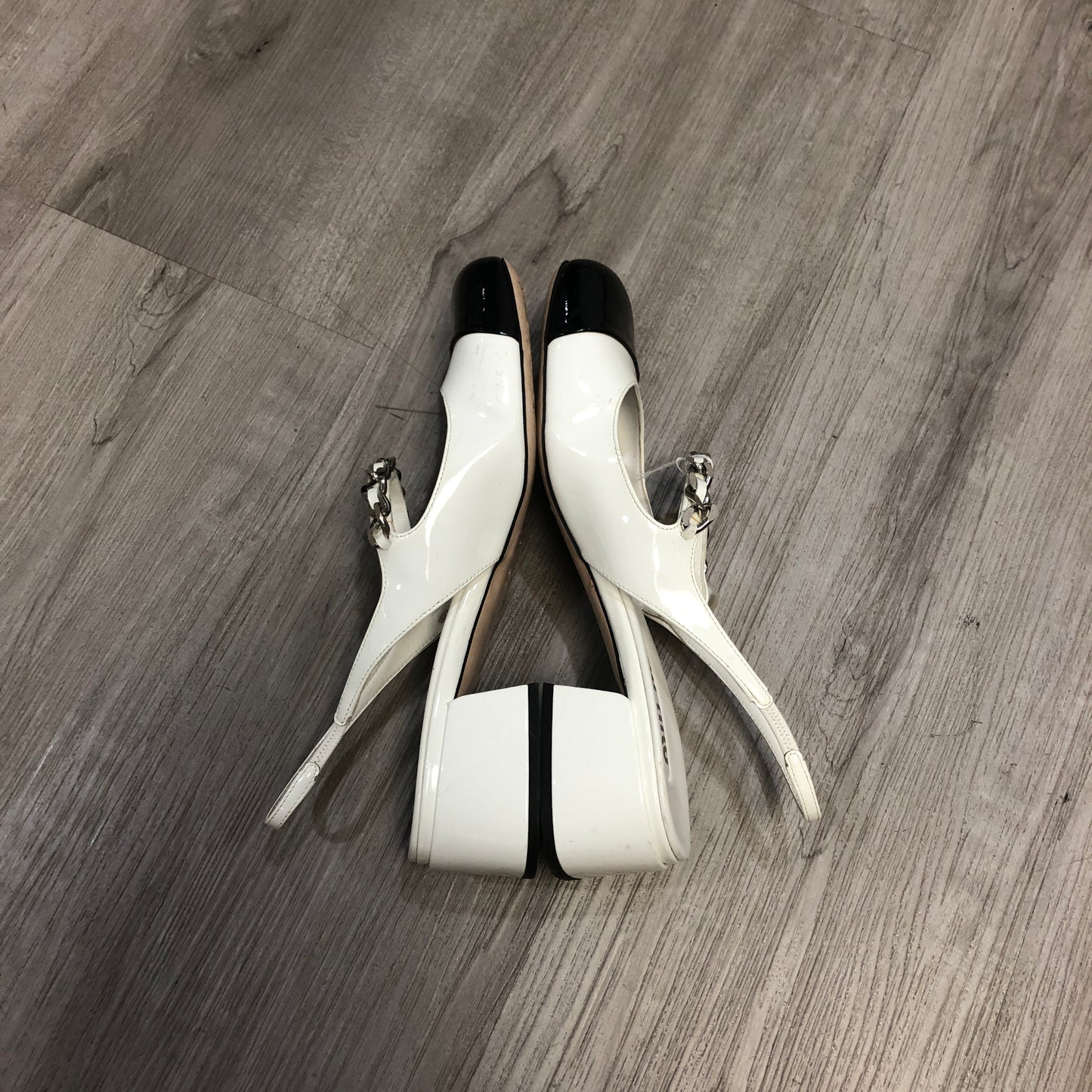Miu Miu Women's Patent Leather Two-Tone Pearl Chain Slingback Block Heel Pumps Shoes 38 Cream Black