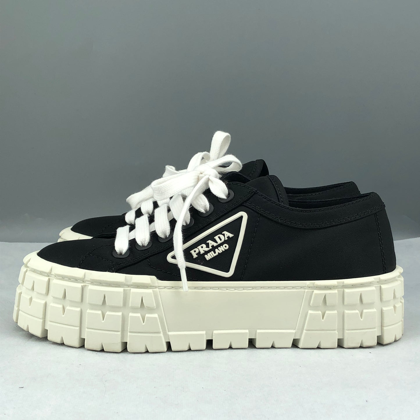 Prada Women‘s Re-Nylon Platform Lace-Up Sneakers Size 37 Black