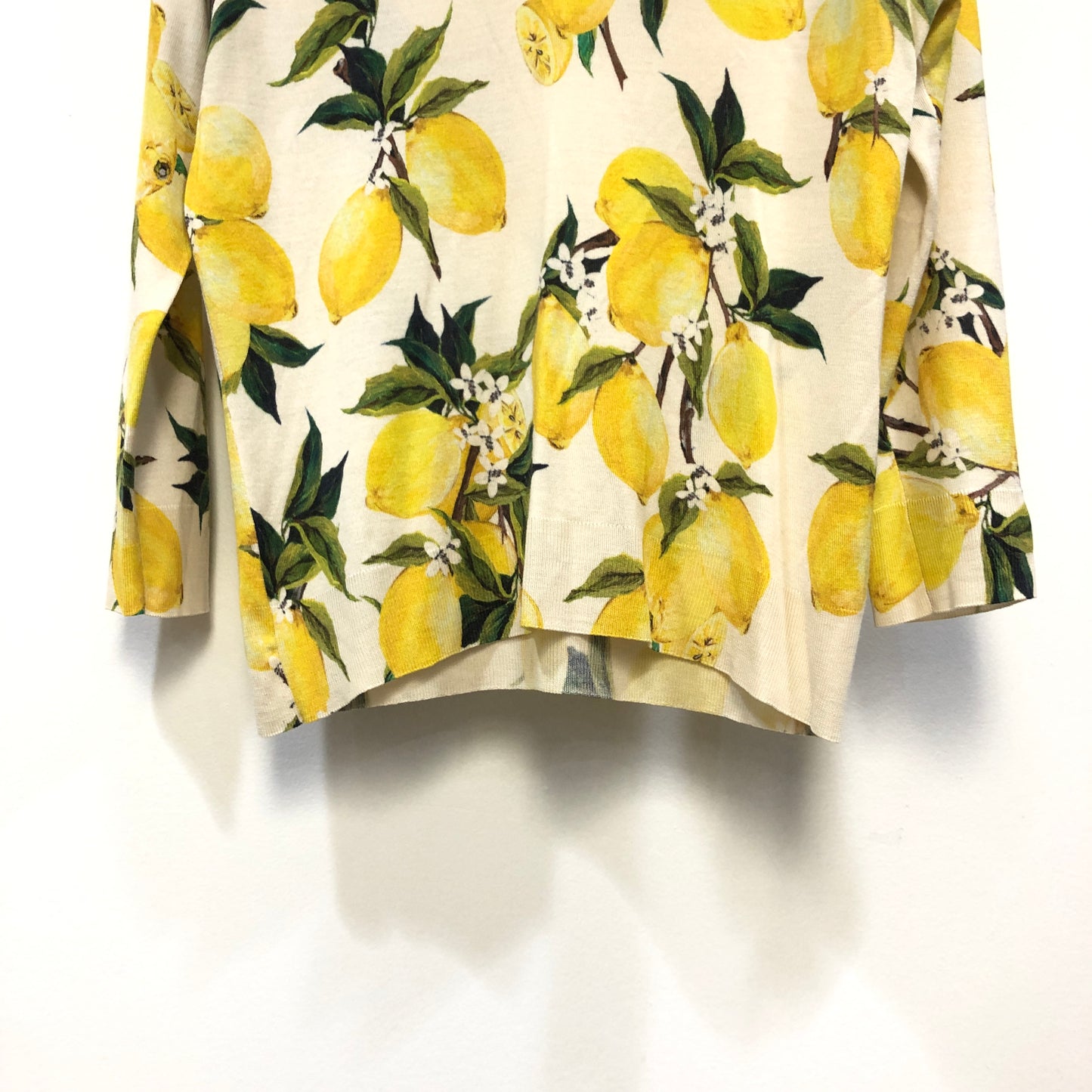 Dolce & Gabbana White Yellow Lemon Print V‑Neck Knit Top 42