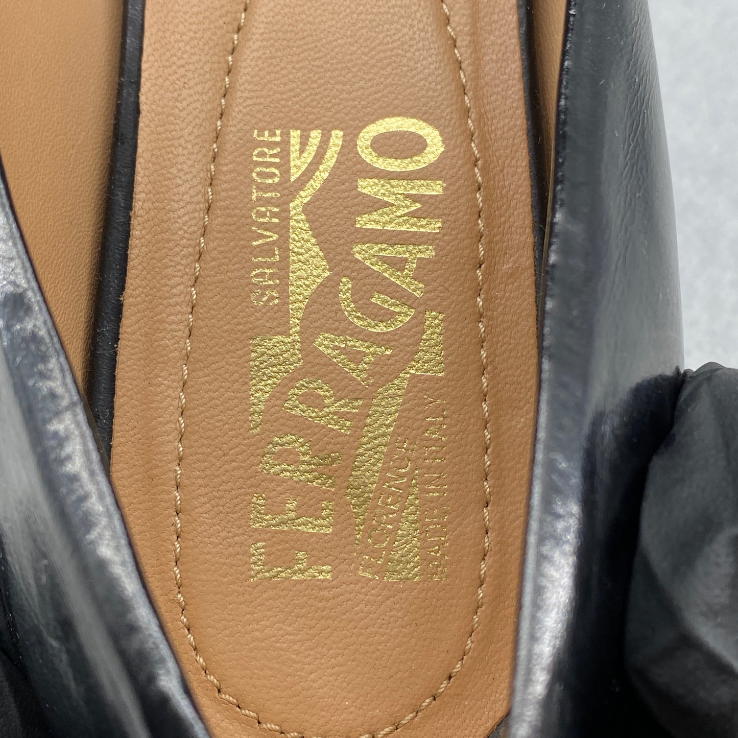 Ferragamo Women's Vara Bow Leather Flat Shoes Size 7.5 Black