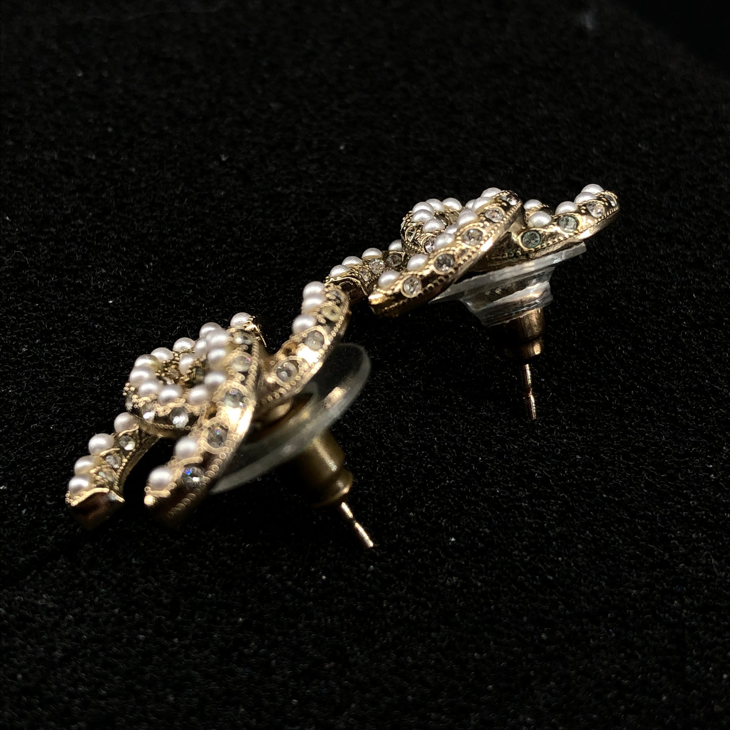 Chanel 2021 Gold Tone Interlocking CC Pearl Stud Earrings Pearl/Gold