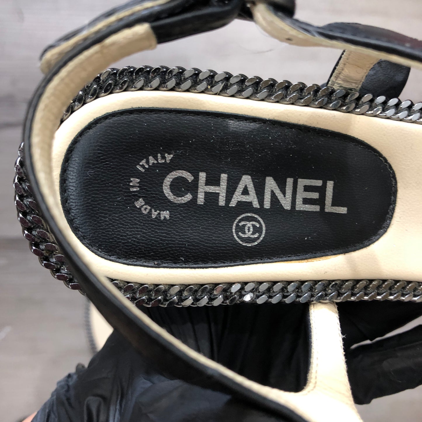 Chanel Women's Cream/Black CC Logo Thong Sandals Size 37.5