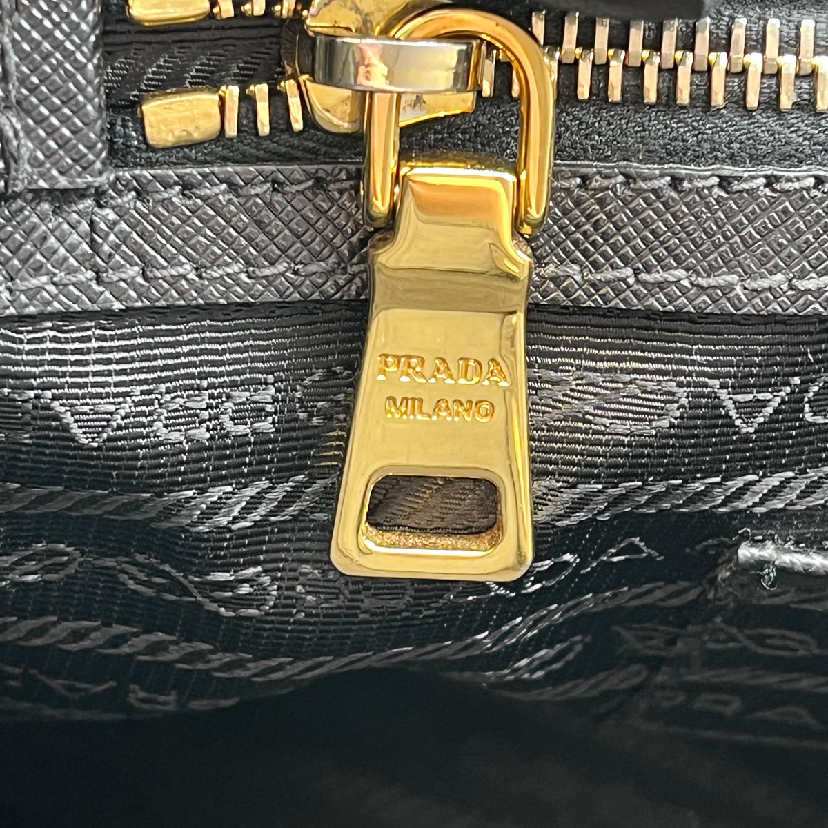 Prada Black Saffiano leather Tote Handbag