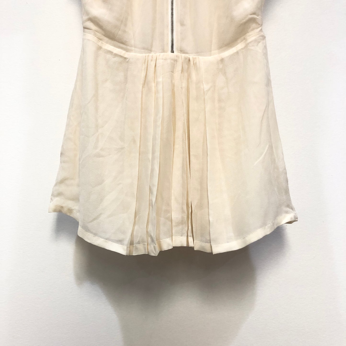 Burberry Beige V-Neck Short Sleeve Pleated Mini Dress Size XS