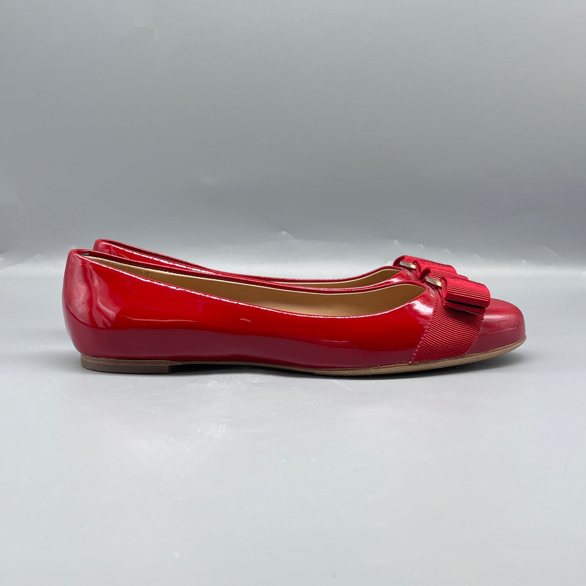 Ferragamo Red Patent Leather Vara Bow Flat Shoes US size 6.5