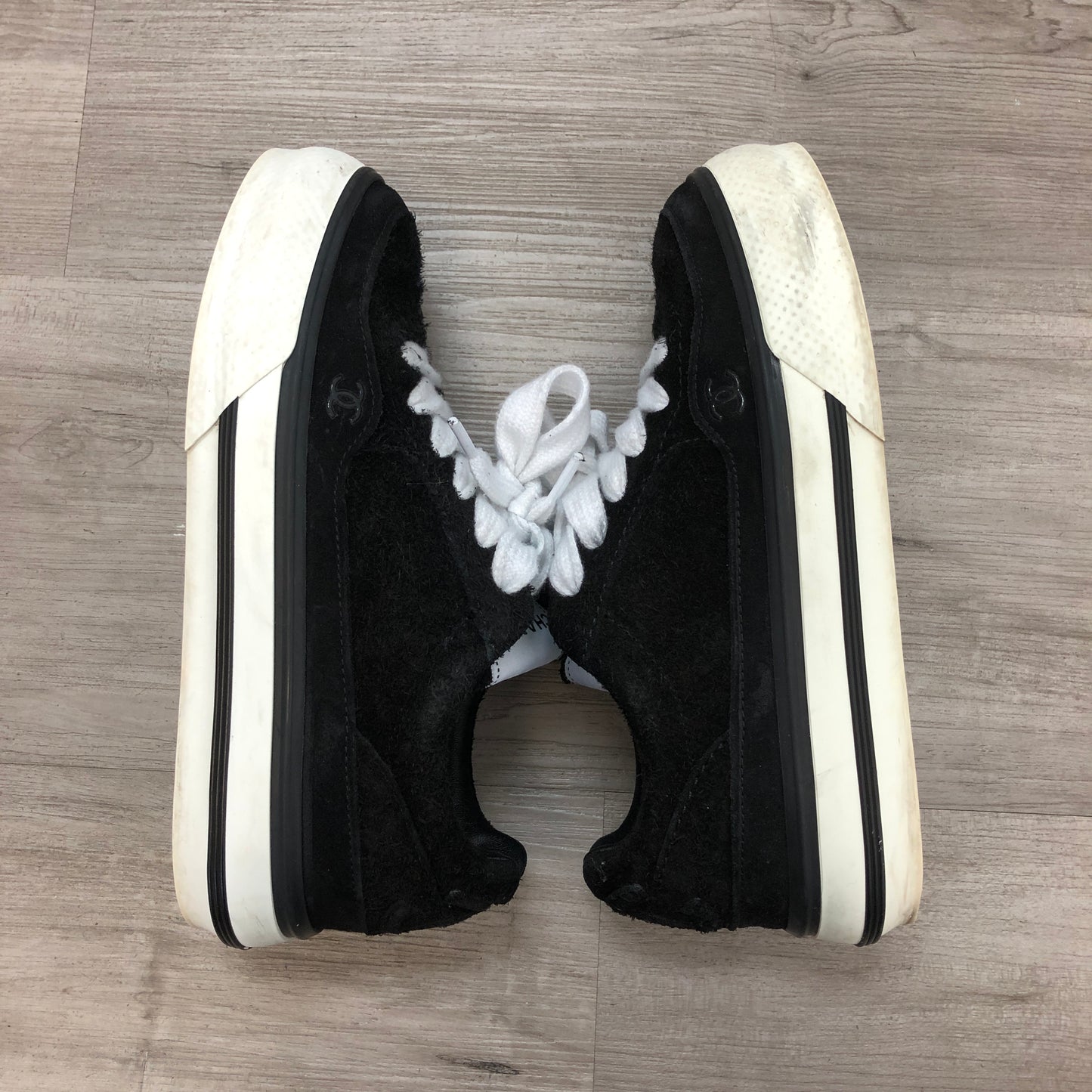 Chanel Women's Shearling Interlocking CC Logo Low Top Sneakers 36.5 Black White Two-Tone