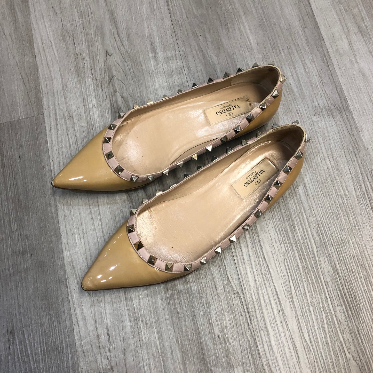 Valentino Rockstud Patent Leather Ballet Flats 38.5 beige