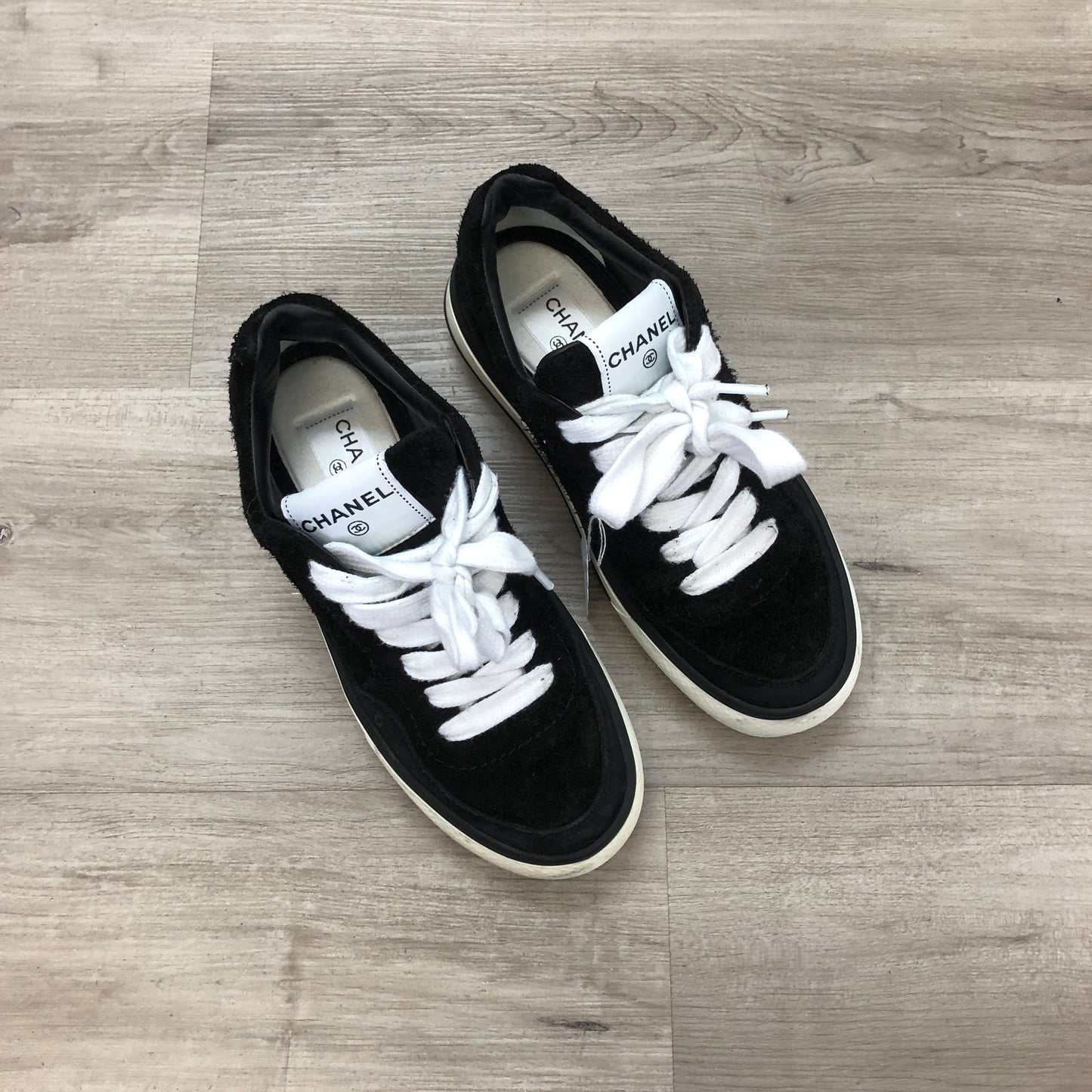 Chanel Women's Shearling Interlocking CC Logo Low Top Sneakers 36.5 Black White Two-Tone