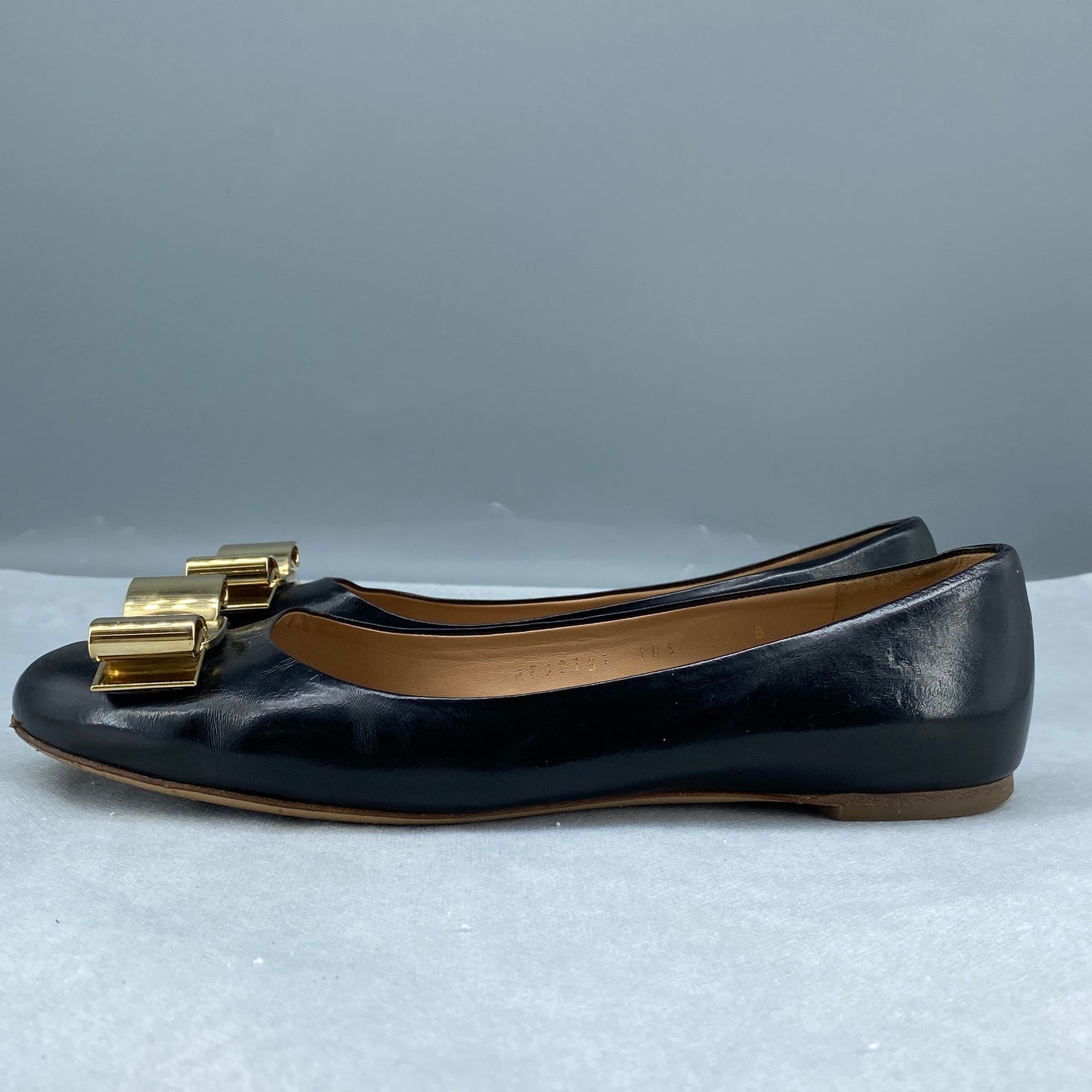 Ferragamo Women's Vara Bow Leather Flat Shoes Size 7.5 Black