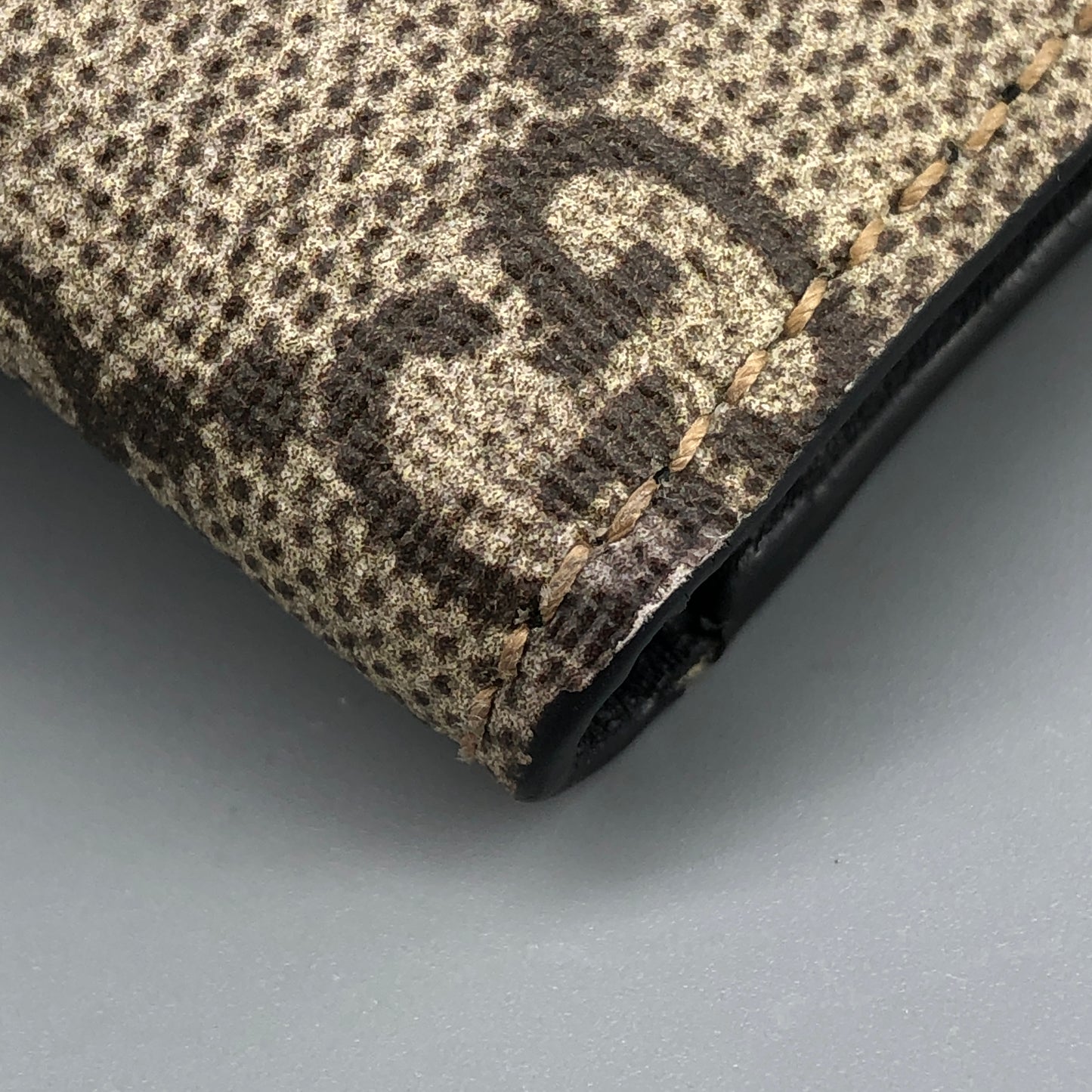 Gucci GG Supreme Tiger Print Bifold Wallet  Beige