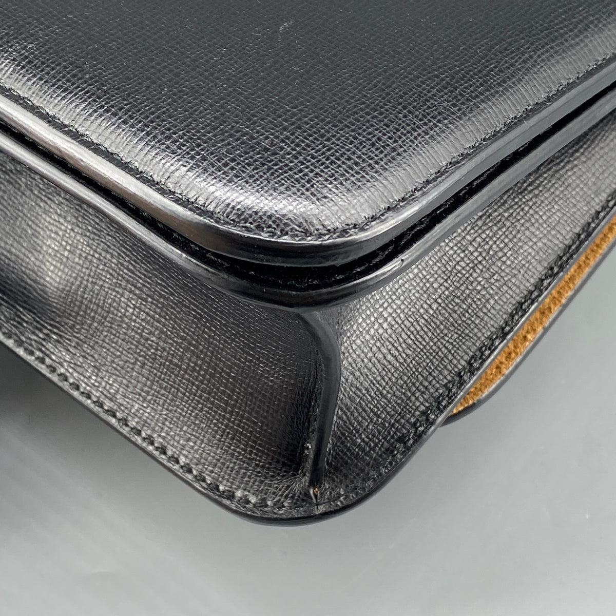 Bottega Veneta Spazzolato Calfskin Classic BV Bag Black
