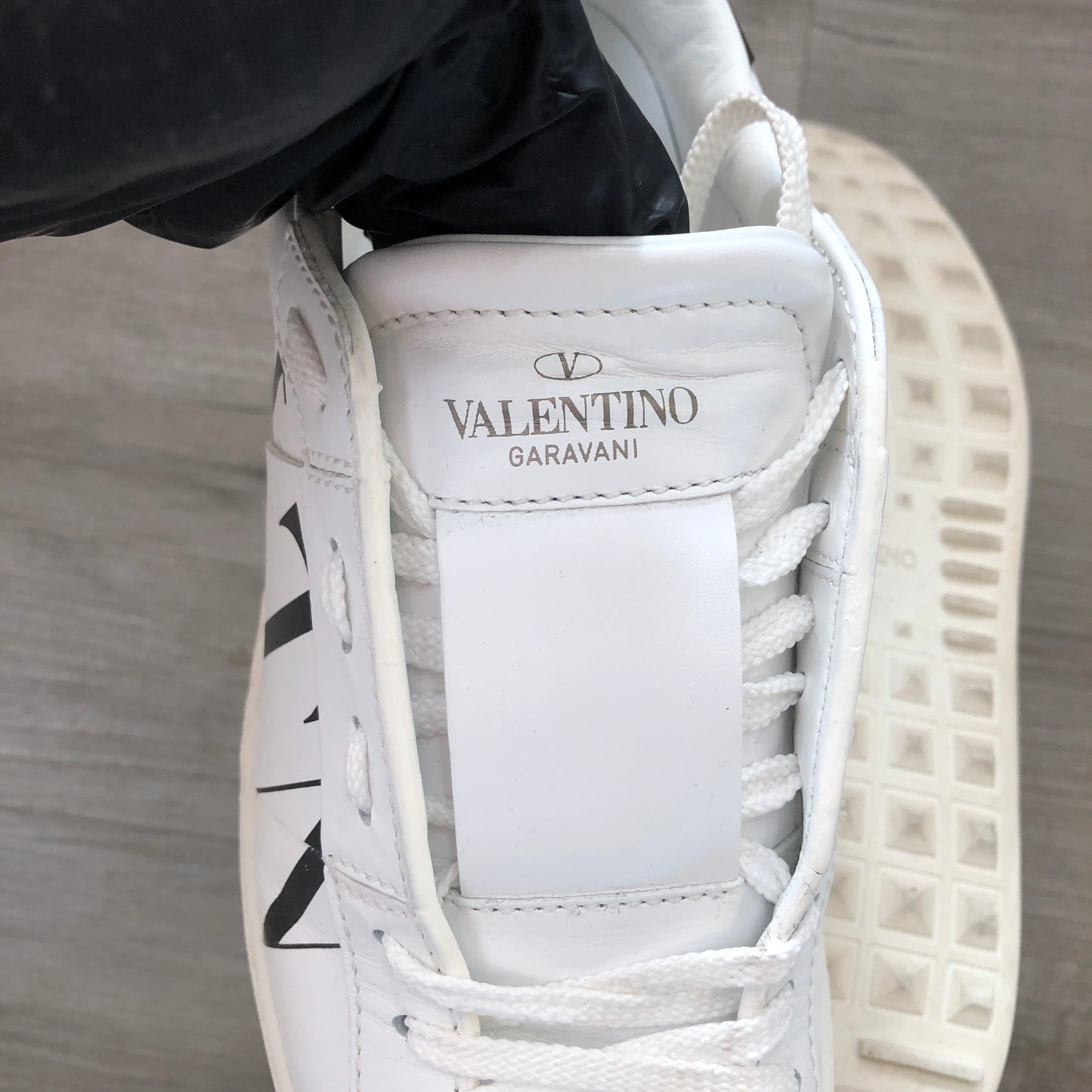Valentino Logo Print Low Top Leather Sneakers Size 38.5 White