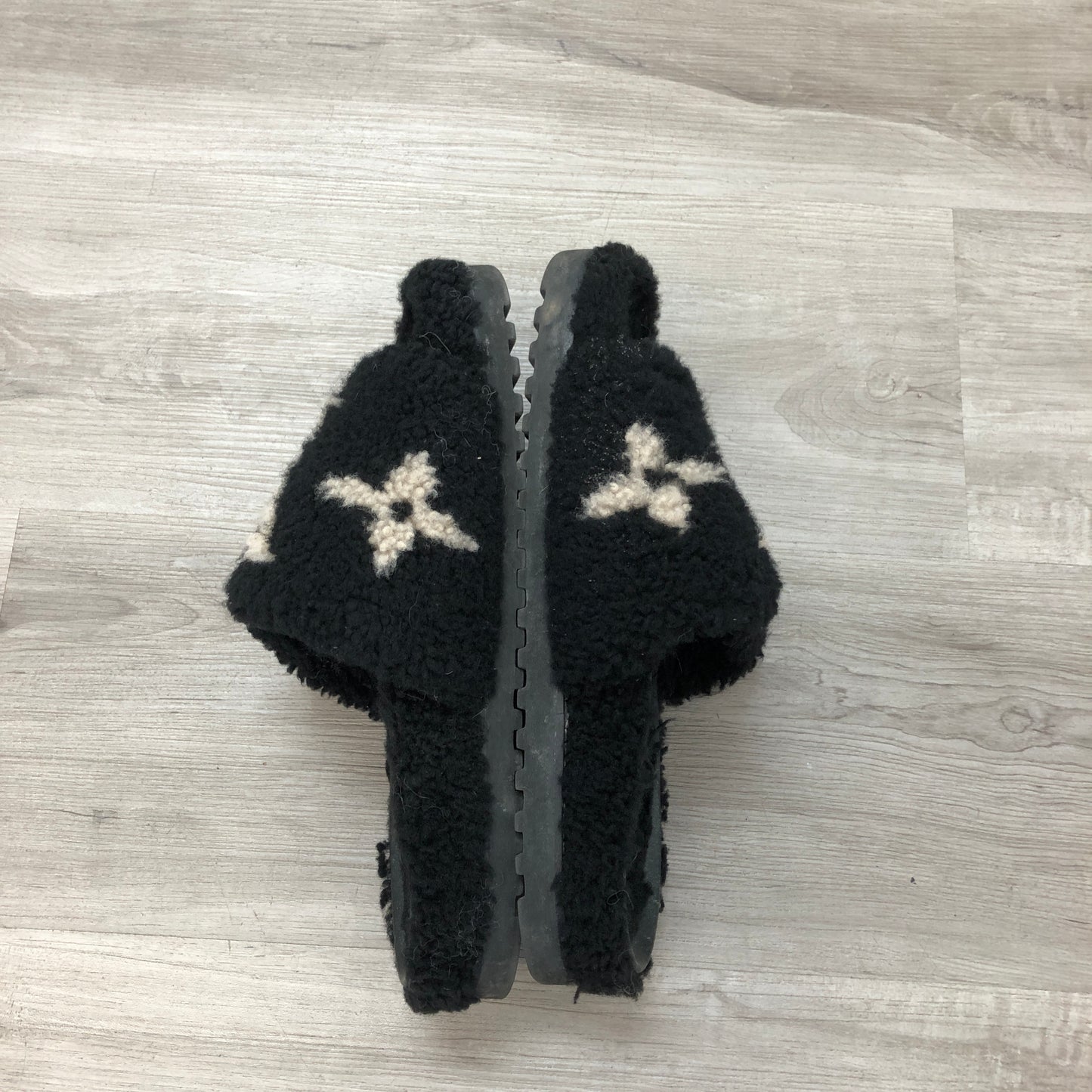 Louis Vuitton Unisex Teddy Shearling Monogram Slide Sandal 40 Black Beige Two-Tone
