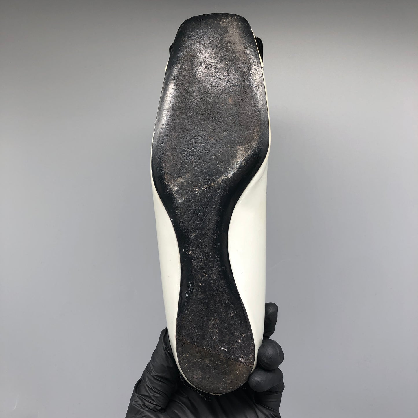 Roger Vivier Women's Greenish Grey & Cream Patent Flats shoes 36