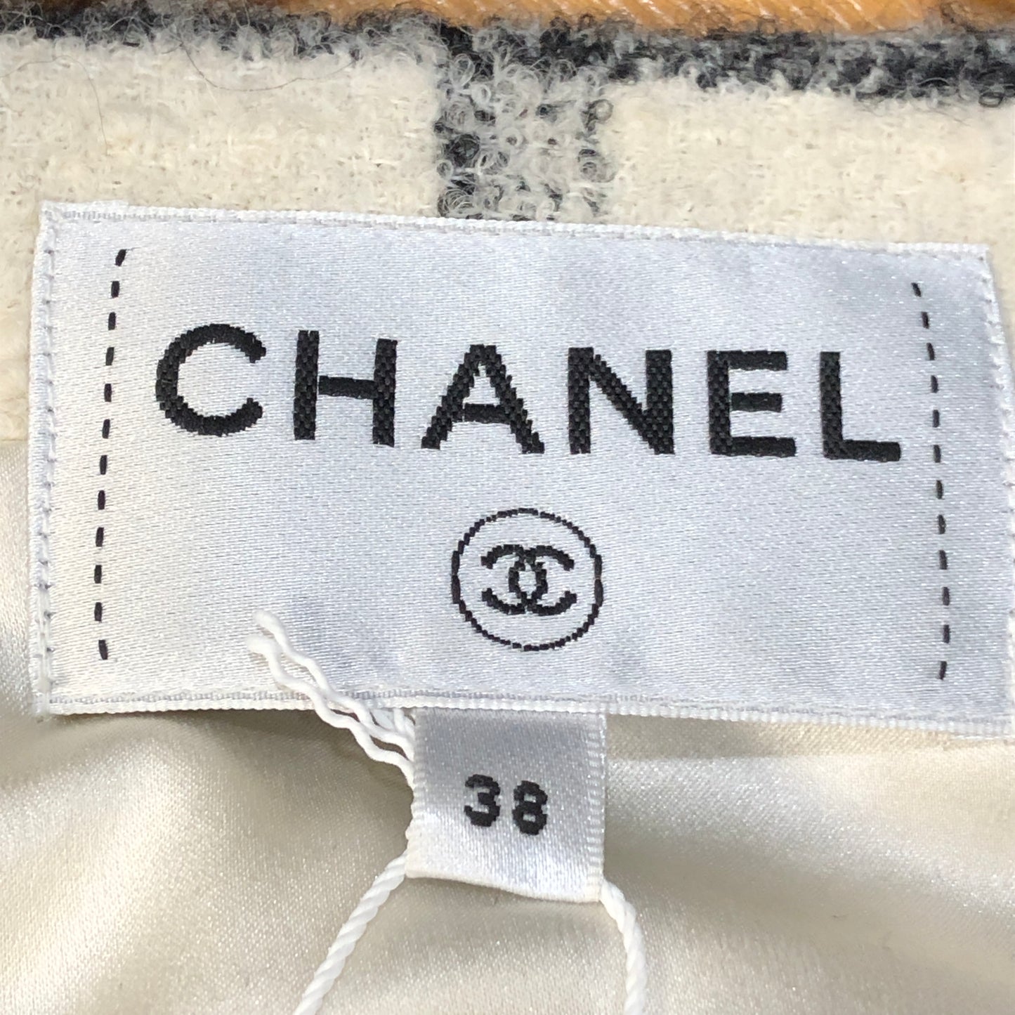 Chanel White Black Plaid Tweed Dress Floral Pocket Embellishment Size 38