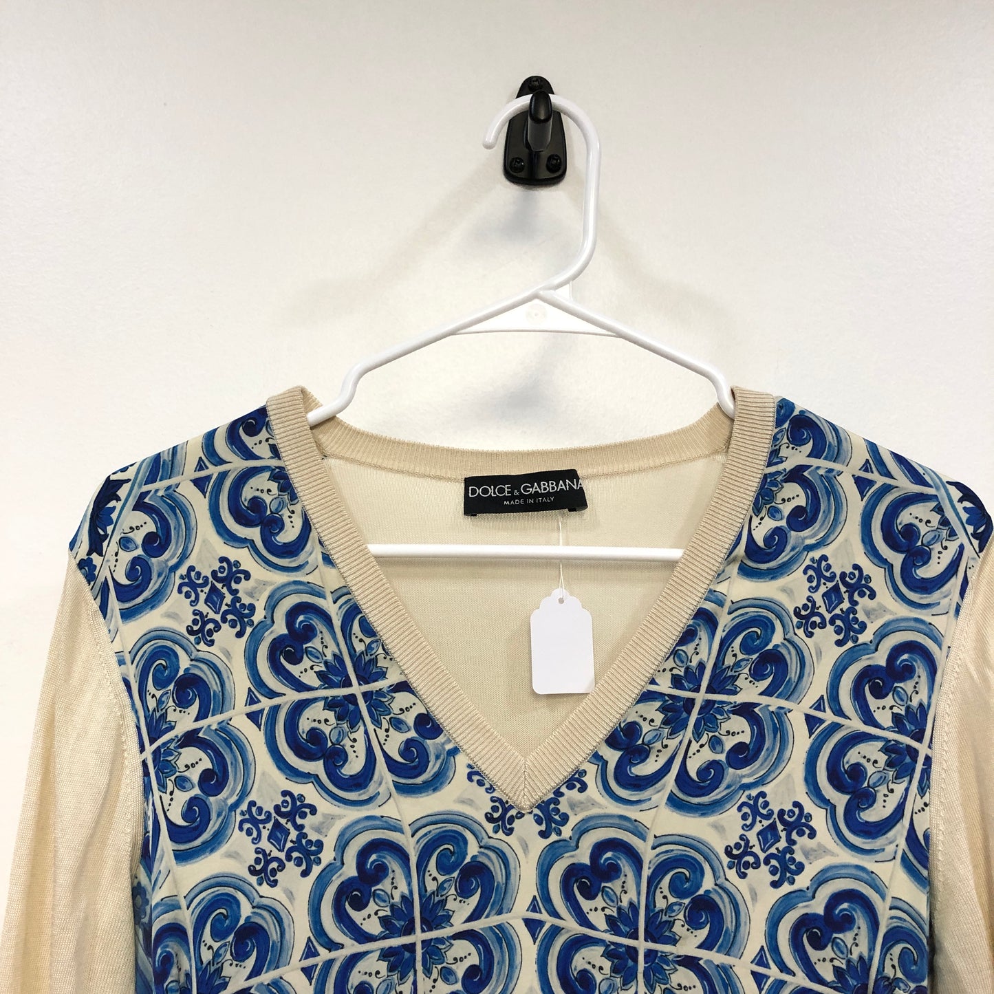Dolce & Gabbana Beige Blue Floral V‑Neck Long Sleeve Top 42