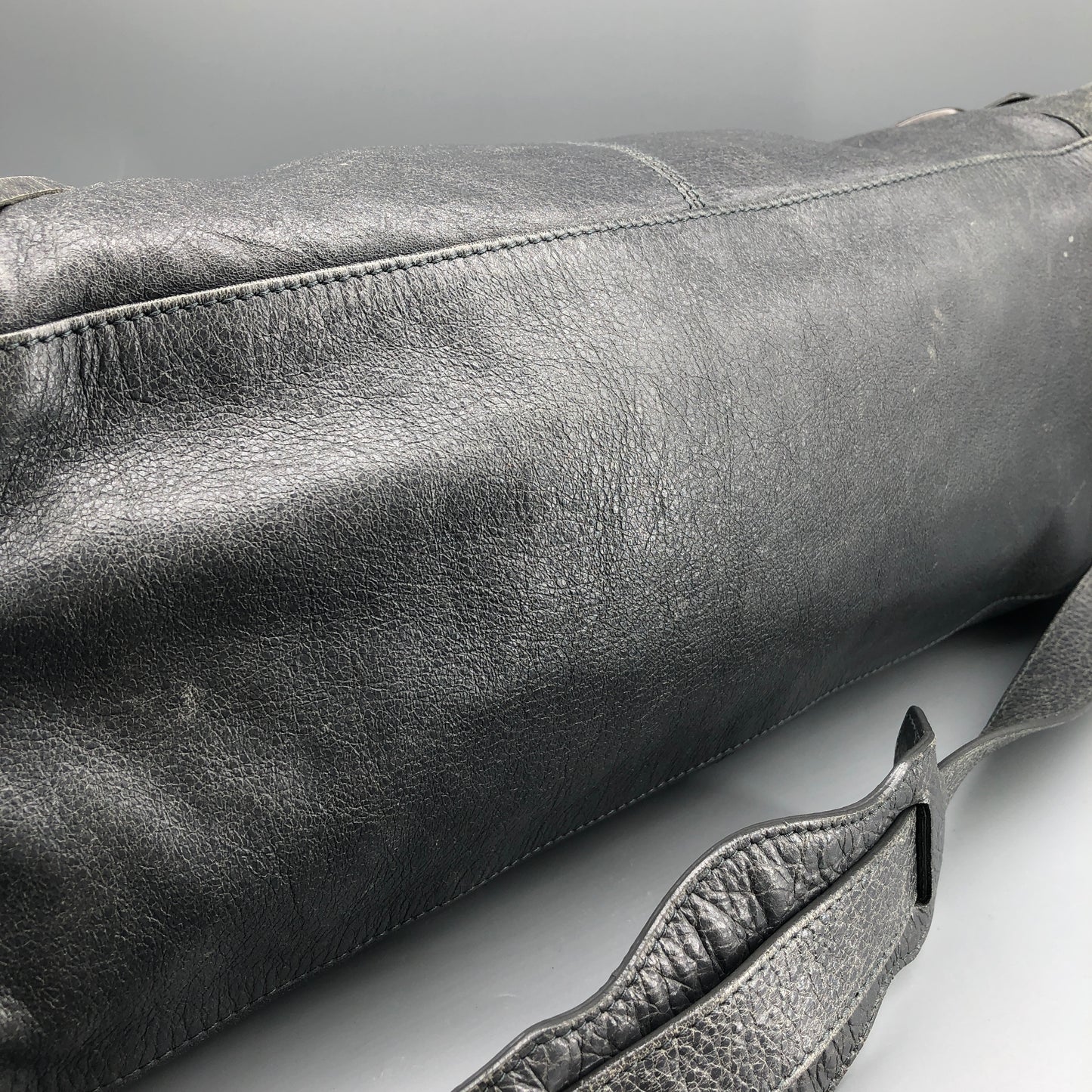 Balenciaga Classic City Distressed Leather Shoulder Handbag Grey