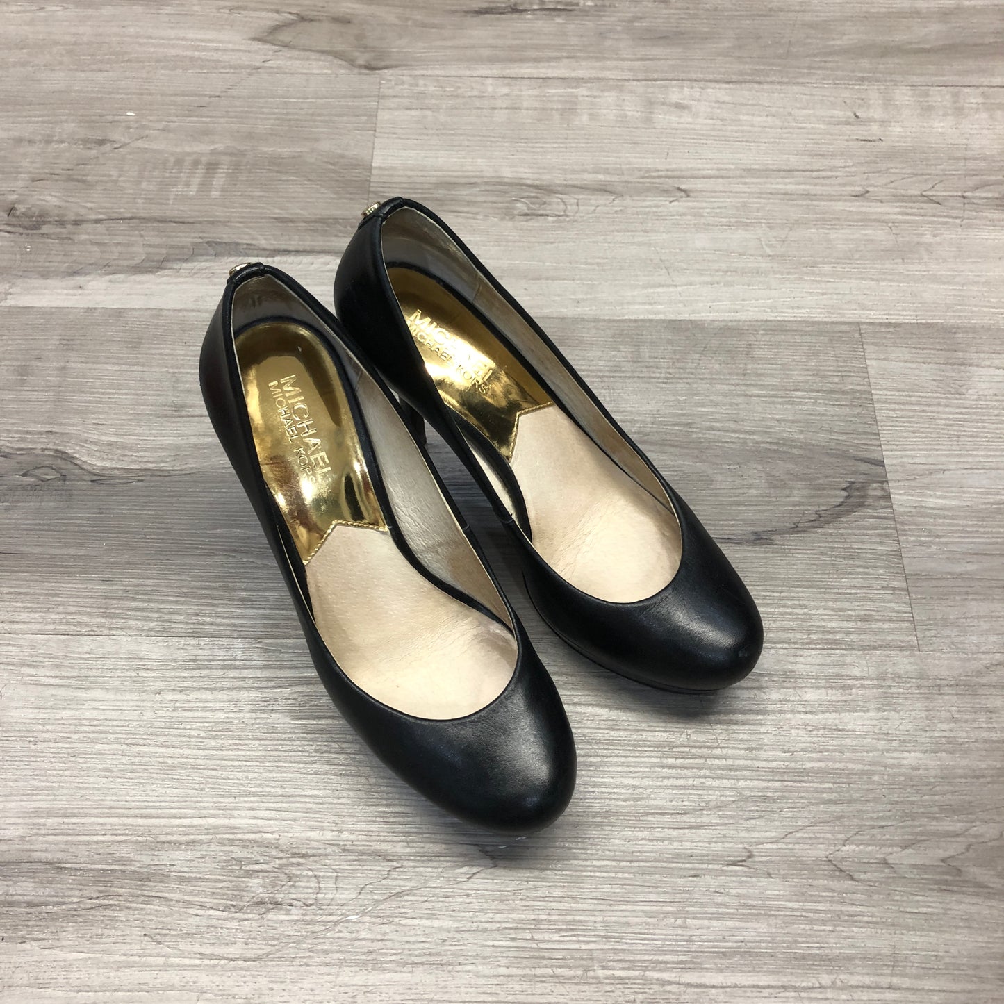 Michael Kors Women's Black Leather Round Toe Heeled Pumps 6