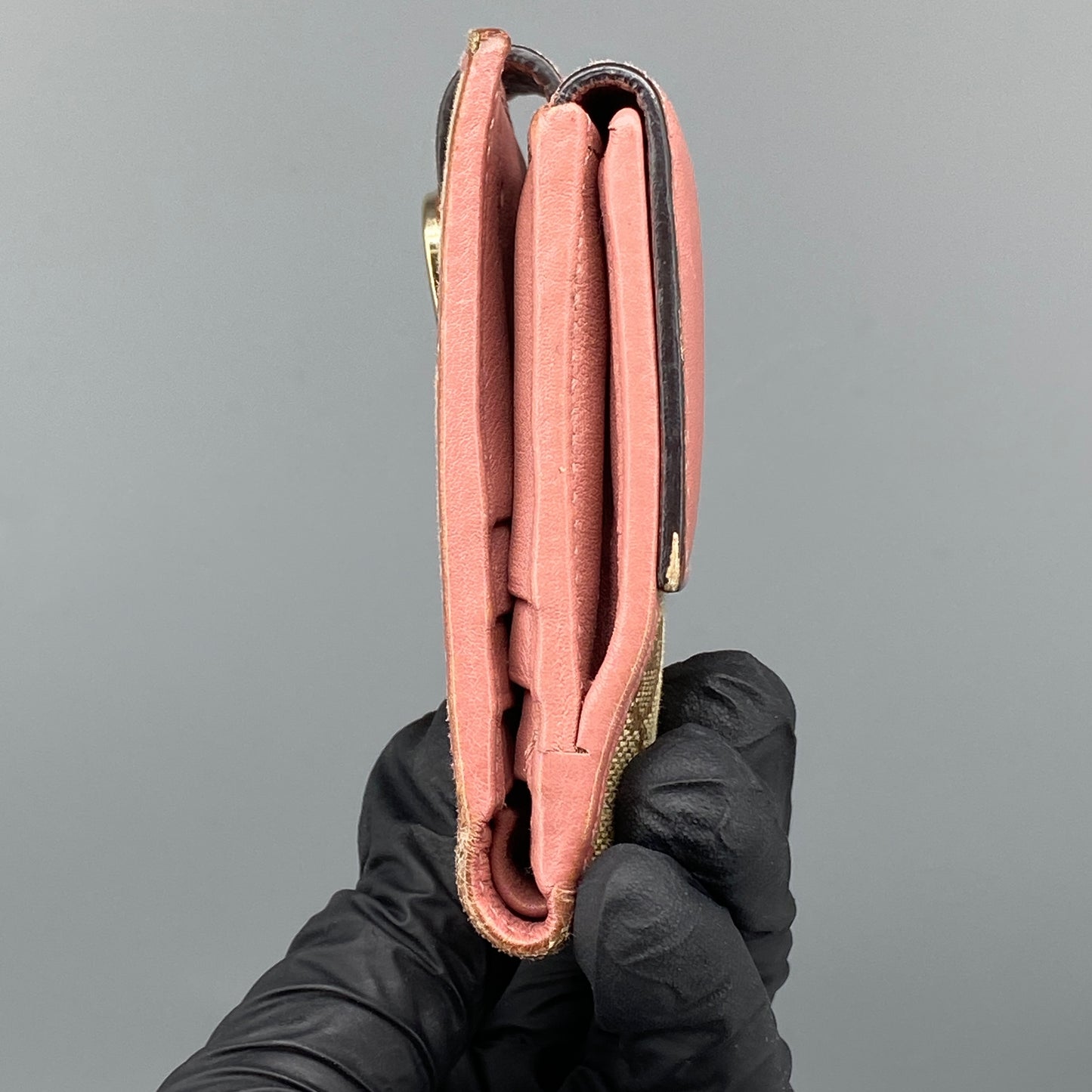 Gucci Beige GG Supreme Pink Leather Heart Snap Short Wallet