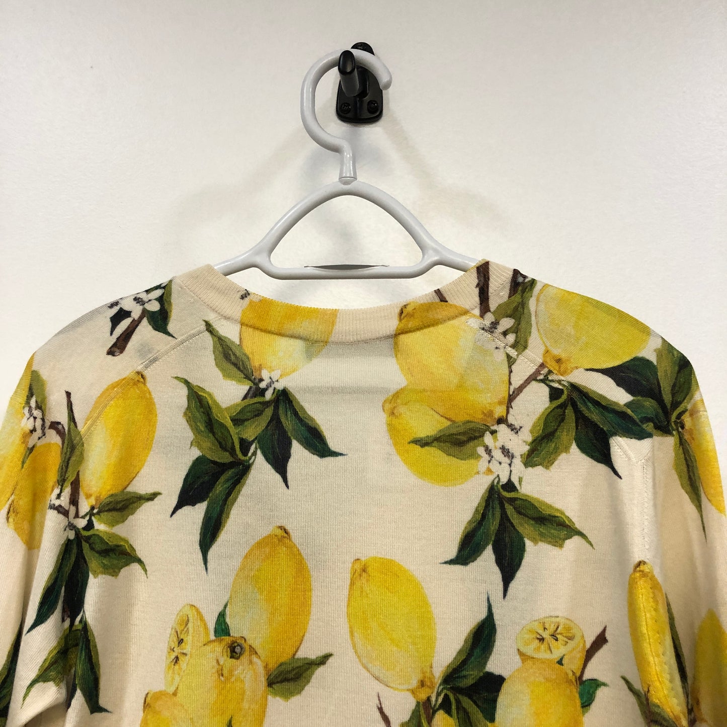 Dolce & Gabbana White Yellow Lemon Print V‑Neck Knit Top 42