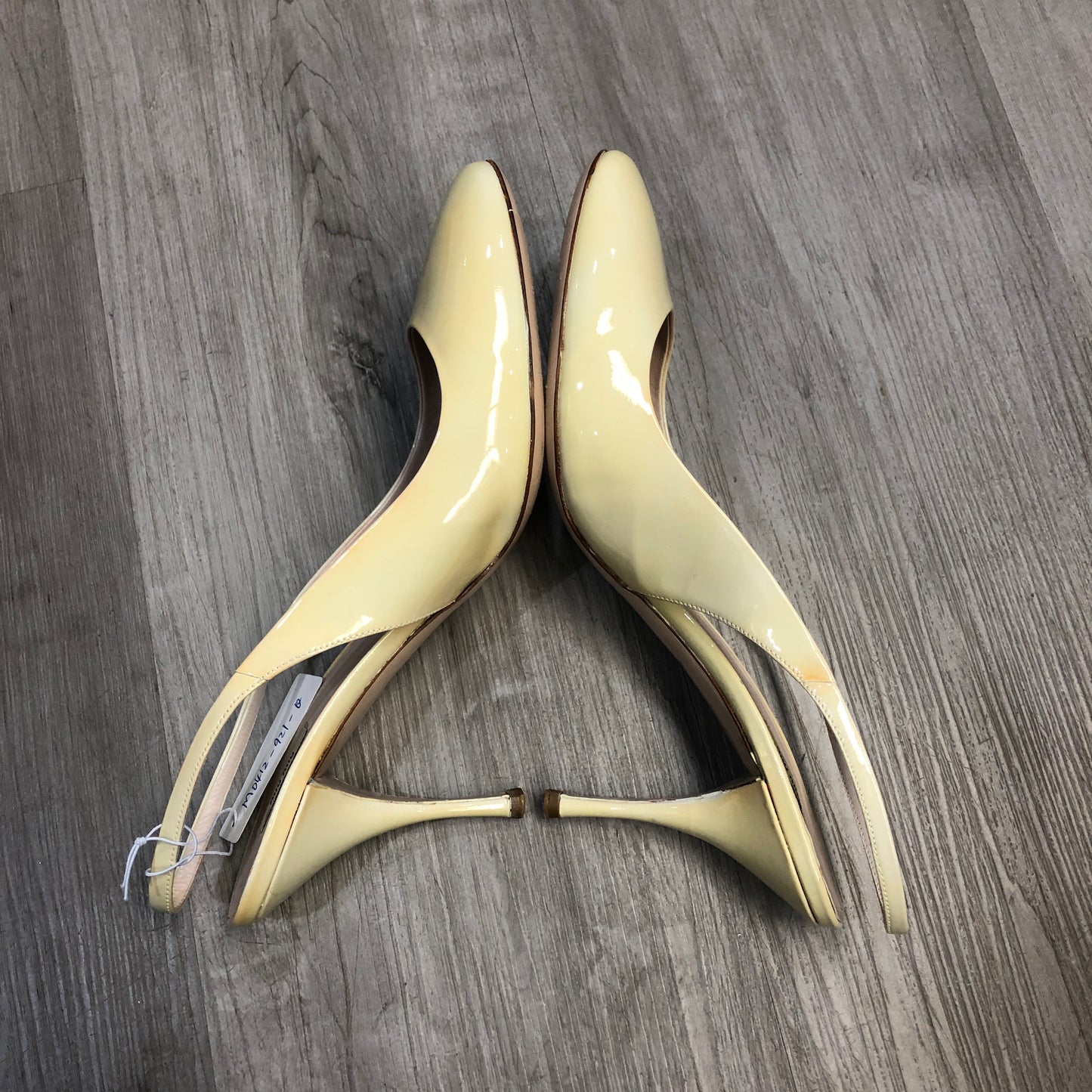 Miu Miu Women’s Patent Leather Slingback Pumps 39 cream