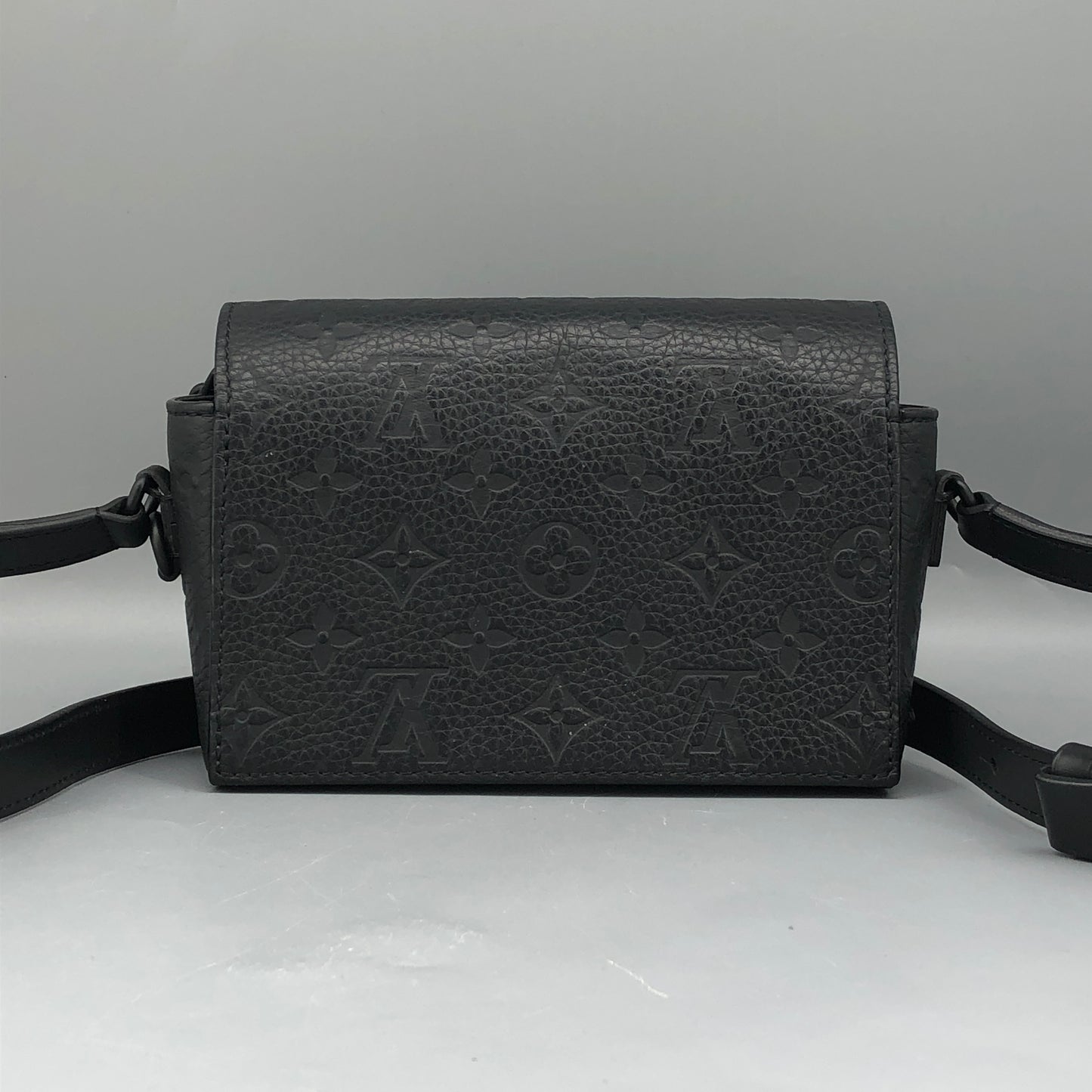 Louis Vuitton Monogram Taurillon Leather Steamer Wearable Wallet Black