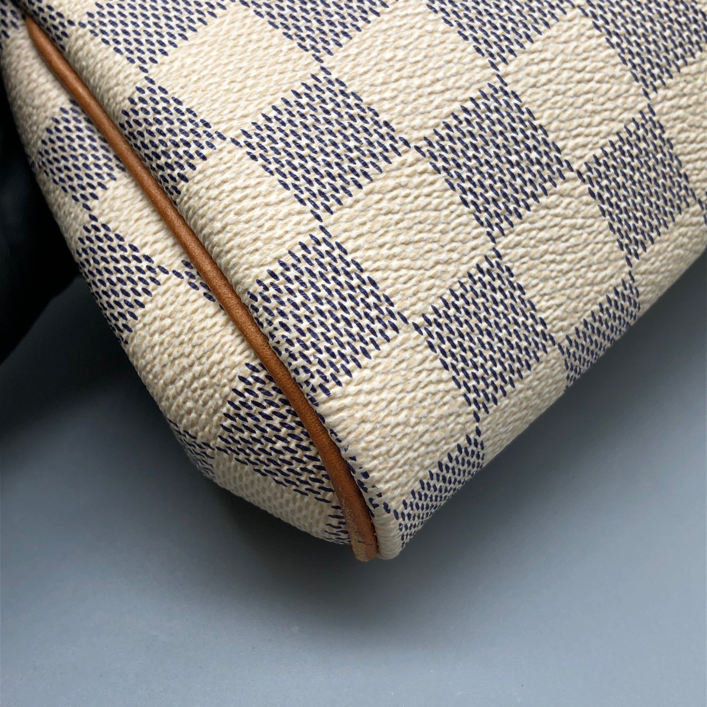 LV 25*13*4cm CrLouis Vuitton Damier Azur Eva Bag