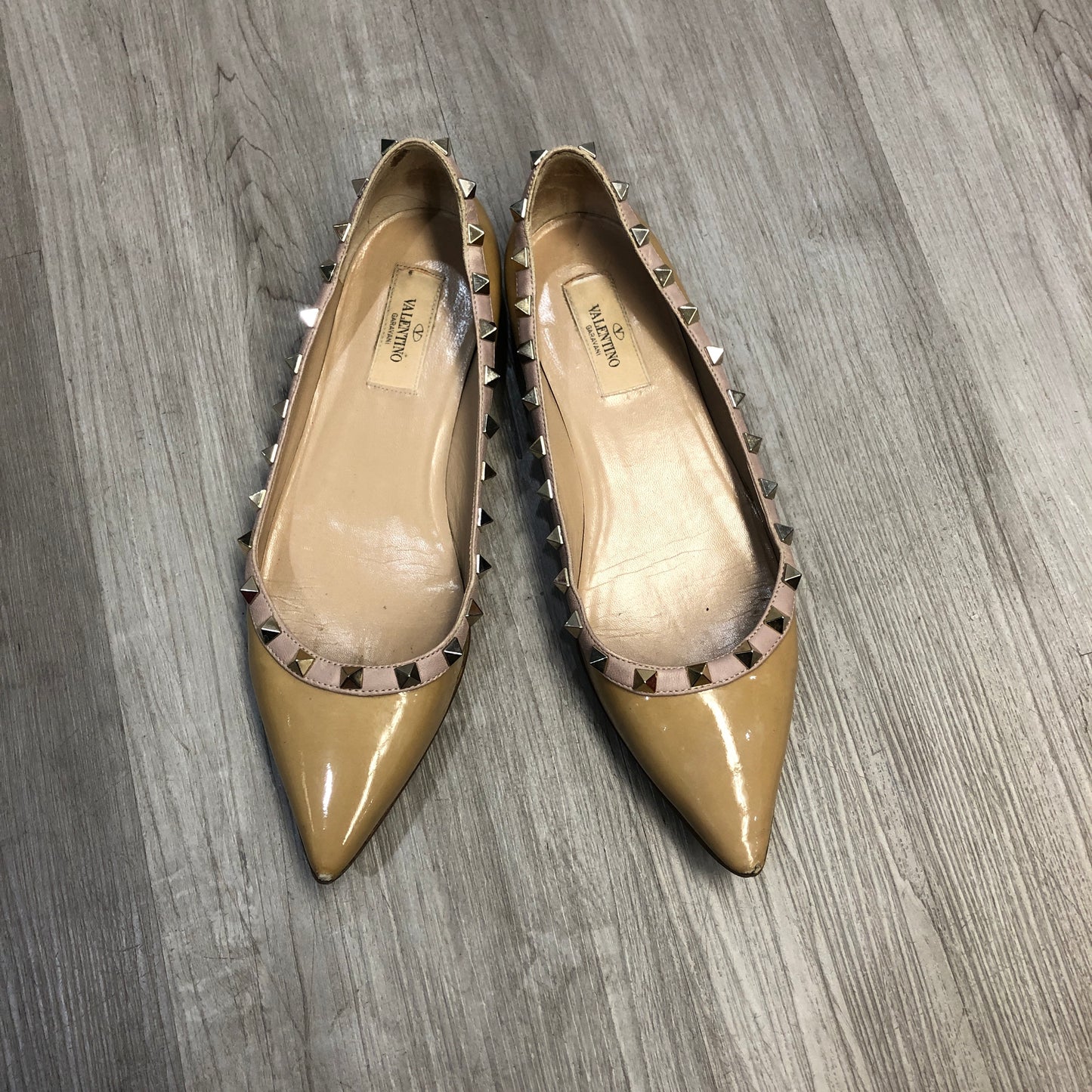Valentino Rockstud Patent Leather Ballet Flats 38.5 beige