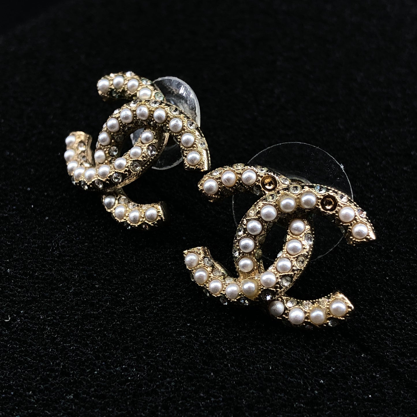 Chanel 2021 Gold Tone Interlocking CC Pearl Stud Earrings Pearl/Gold