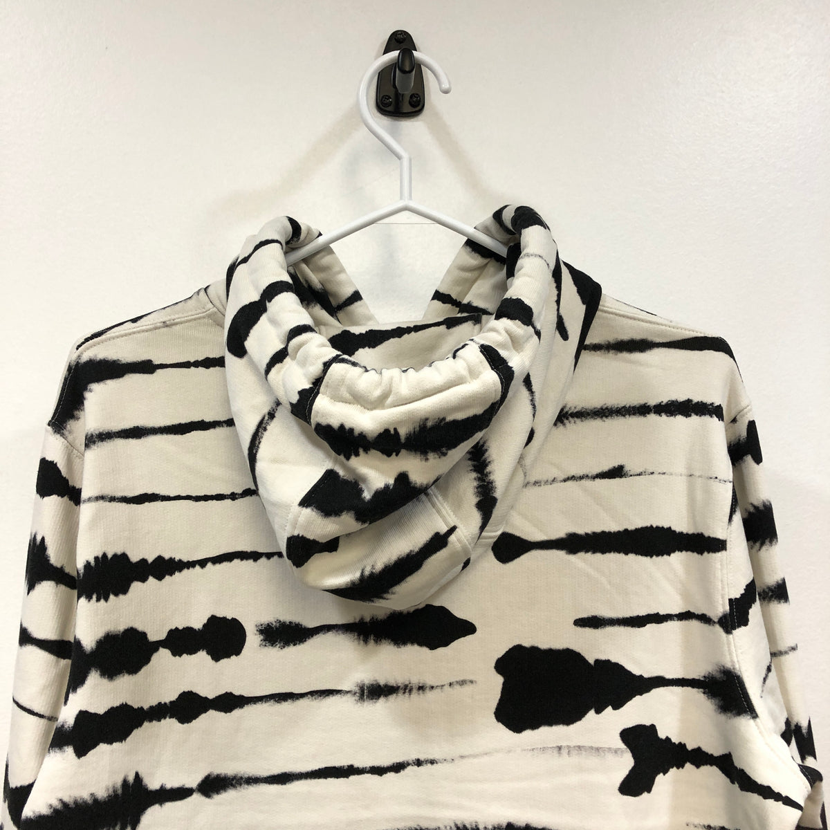 Burberry White & black Zebra Print Pullover Hoodie Size S